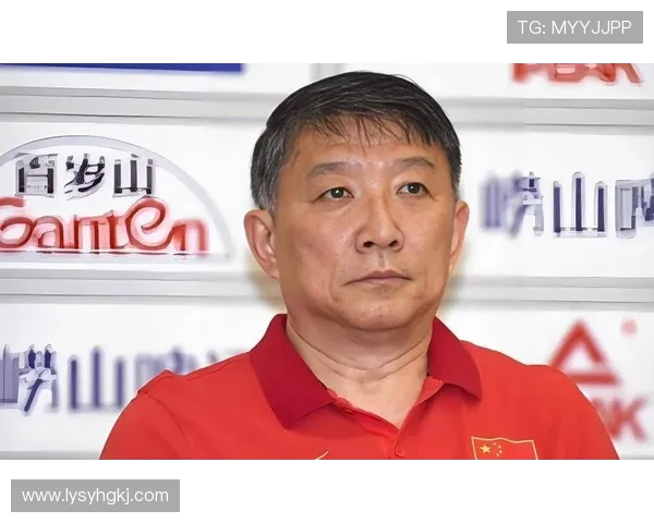 女篮外线哑火引争议！名记力挺宫鲁鸣铁腕决策，李梦缺席背后的战略博弈